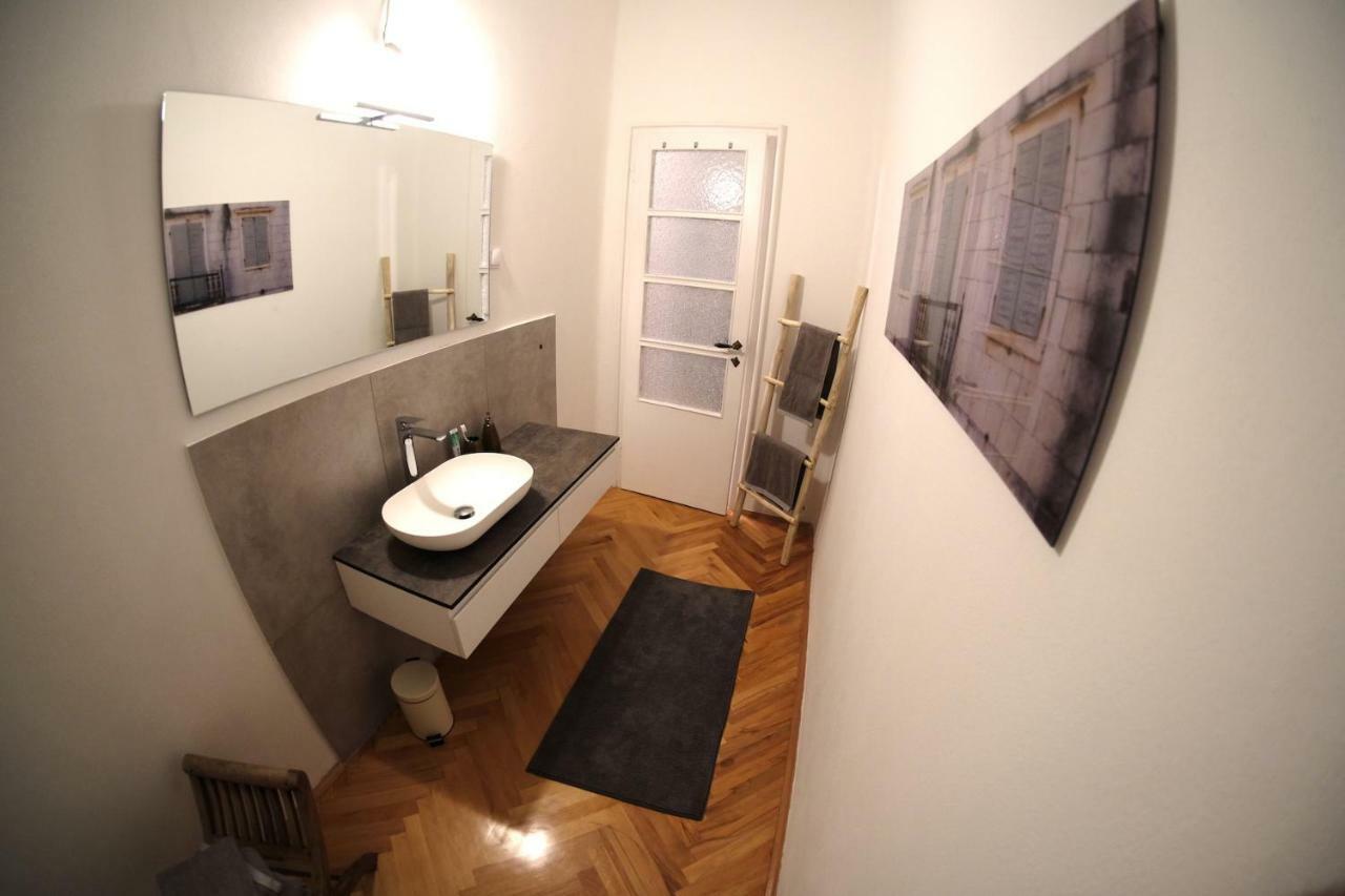 Luxury Old Town Apartment Pula Exterior photo