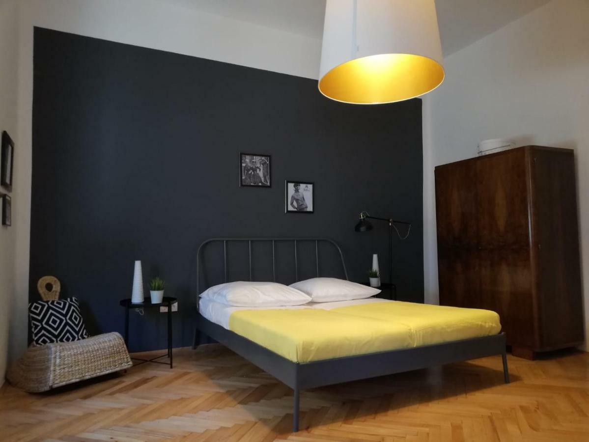 Luxury Old Town Apartment Pula Exterior photo