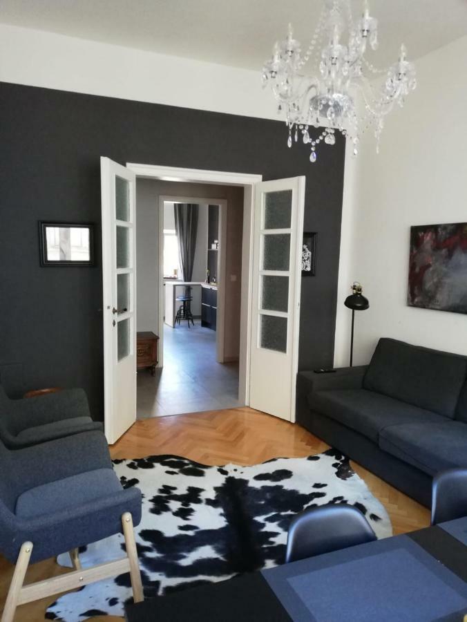 Luxury Old Town Apartment Pula Exterior photo